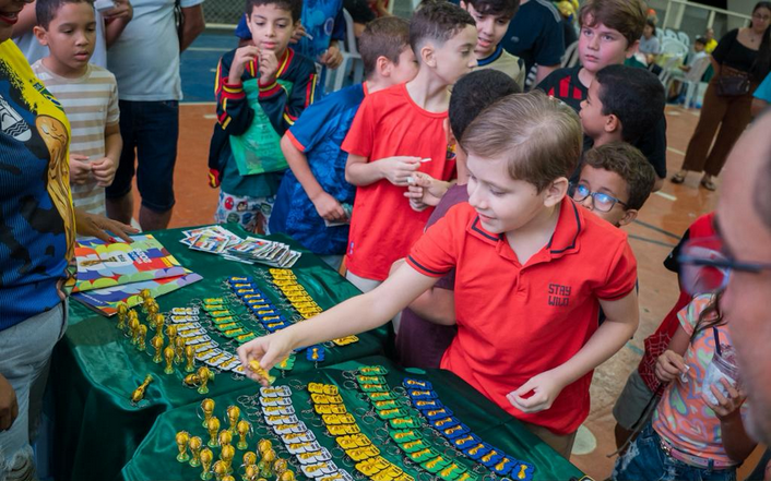 Prefeitura de União dos Palmares promove encontro de colecionadores de figurinhas da Copa do Mundo e movimenta a região